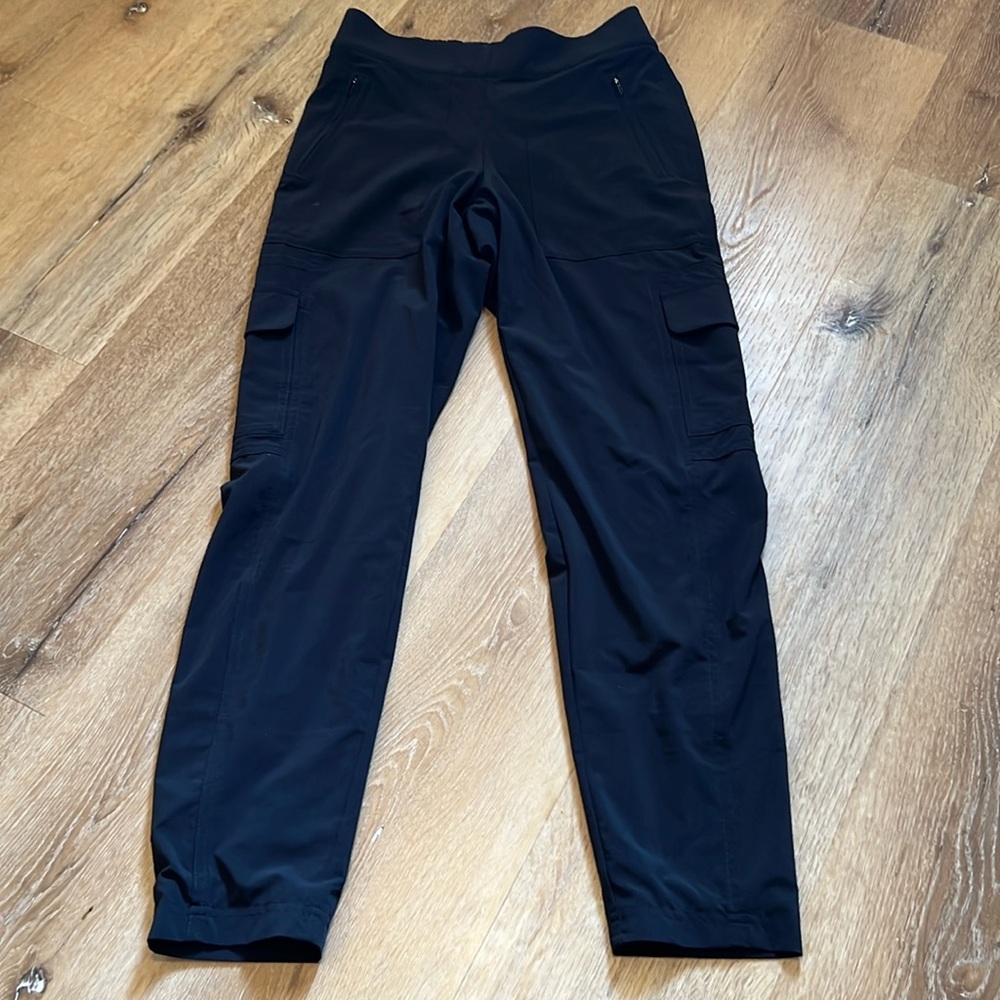 Athleta Slim Ankle Cargo pants Women's Size 0 Black